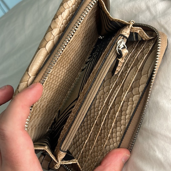 London Fog Brown/Tan Snake Printed Wristlet Wallet - Picture 5 of 9